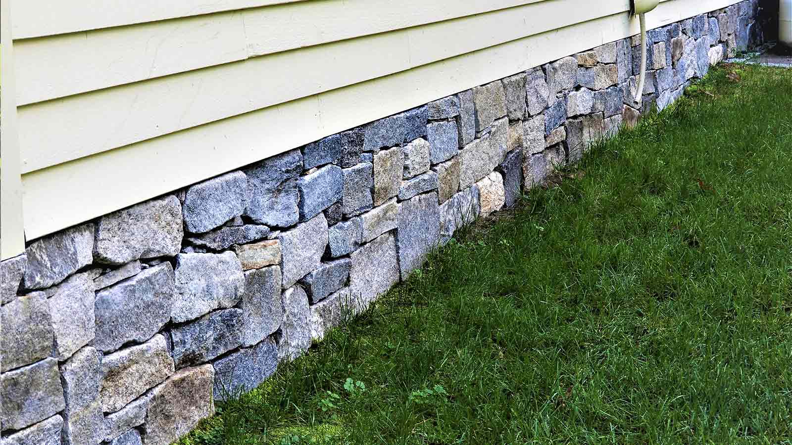 Add Elegance & Glamour To Your Property With A Veneer Stone Foundation