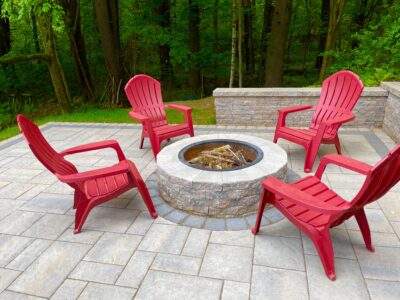 outdoor paver patio with fire pit and retaining wall
