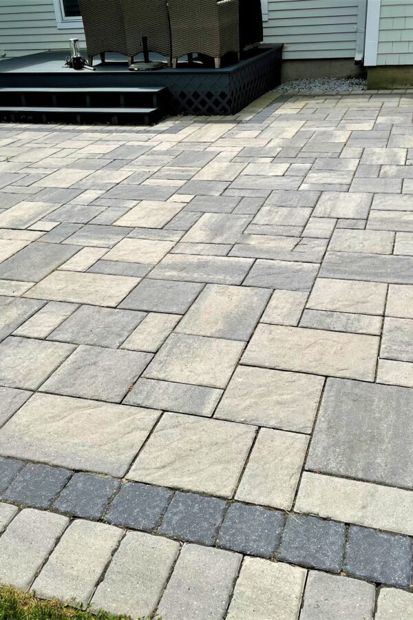 back yard paver patio with black onyx border