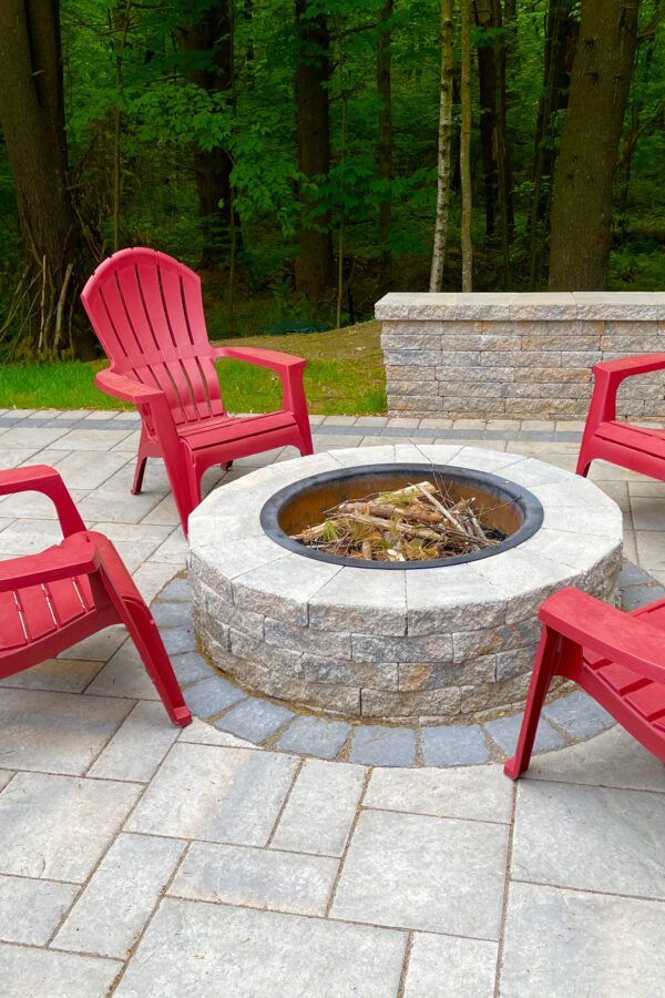 outdoor circular fire pit on paver patio with modular block walls