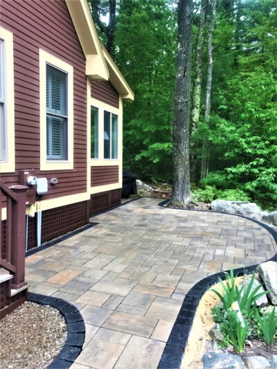 paver patio and walkway with onyx border