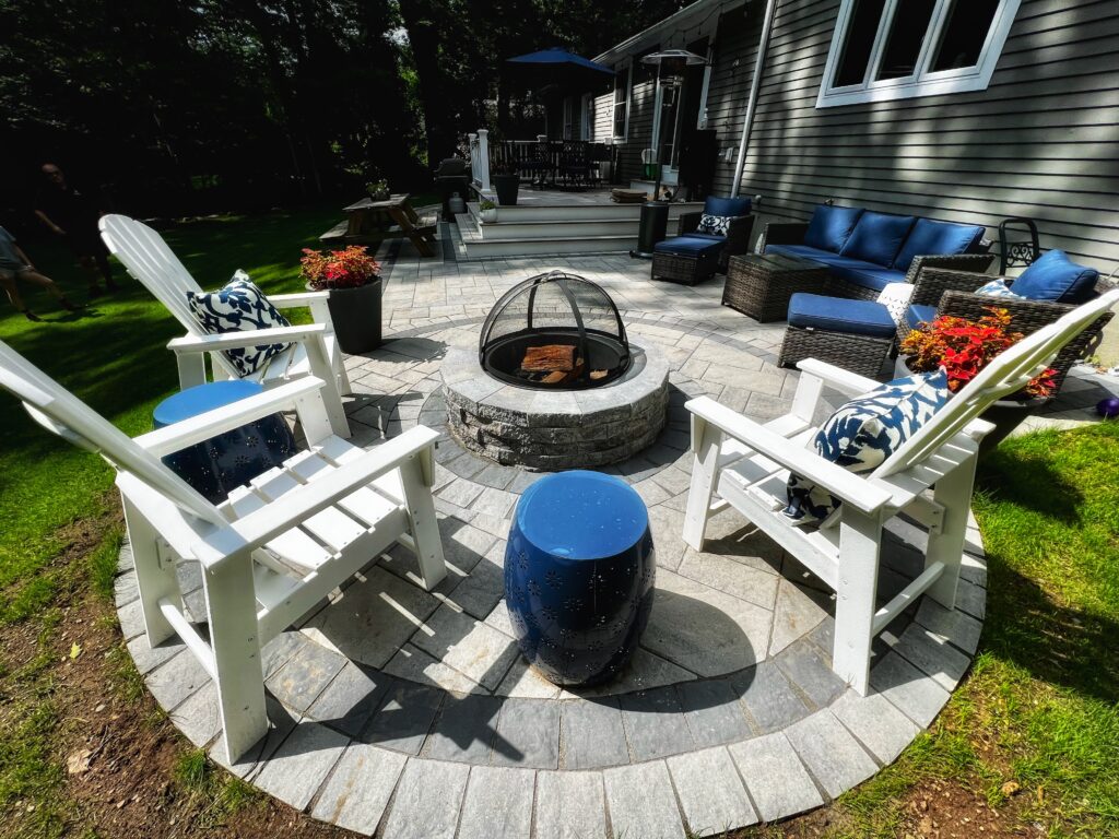 paver back yard patio with fire pit