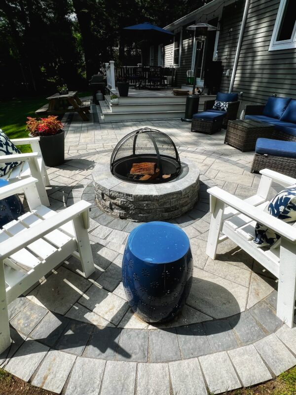 paver back yard patio with fire pit